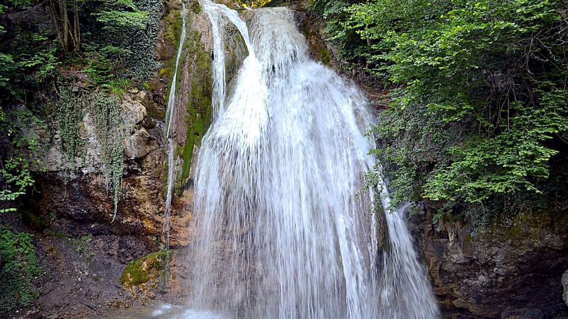 Как добраться до водопада Джур-Джур